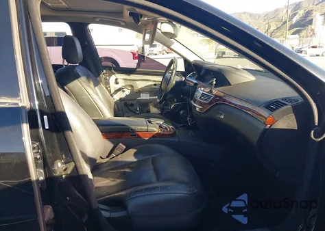 2008 Mercedes-Benz S 550 z USA, uszkodzony, nr VIN WDDNG71X48A222512